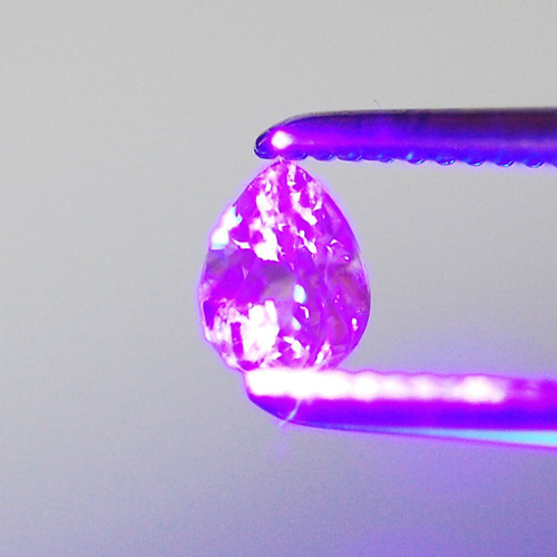 ほぼカラーレス蛍光ガーネット 0.612ct ルース （ガーネット【5  